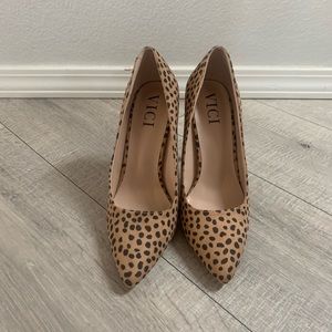 Leopard print pumps